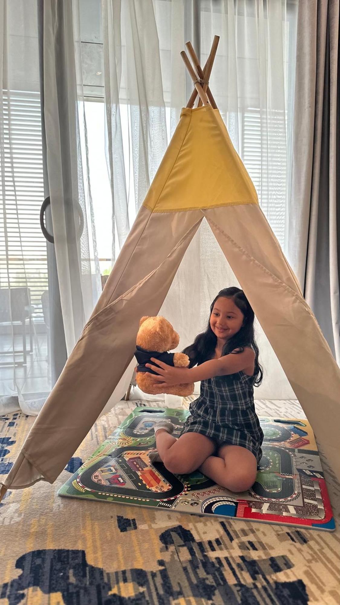 Jareed Hotel Riyadh Eksteriør bilde A girl with a teddy bear